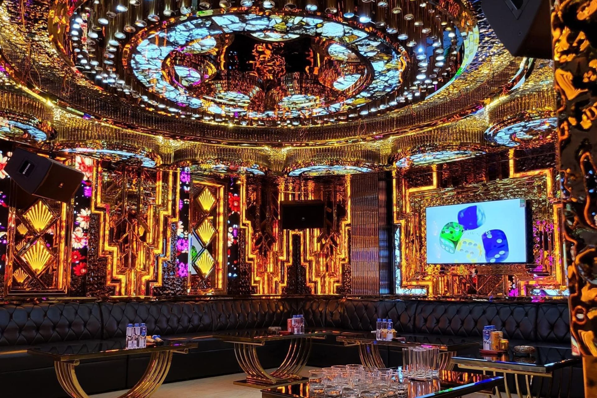 ánh sáng lung linh của karaoke King