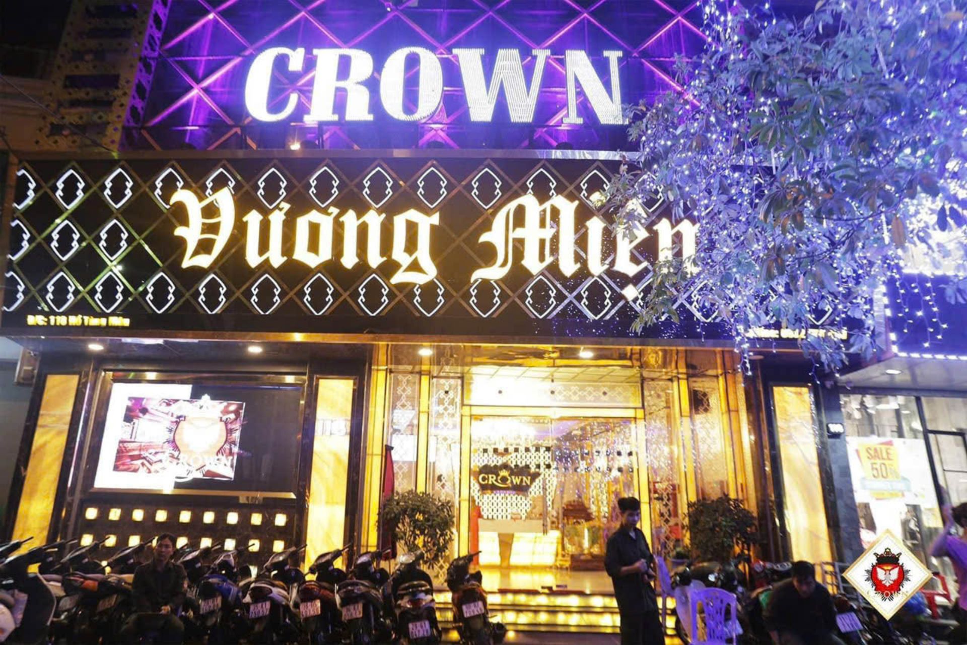 không gian bên ngoài karaoke Crown