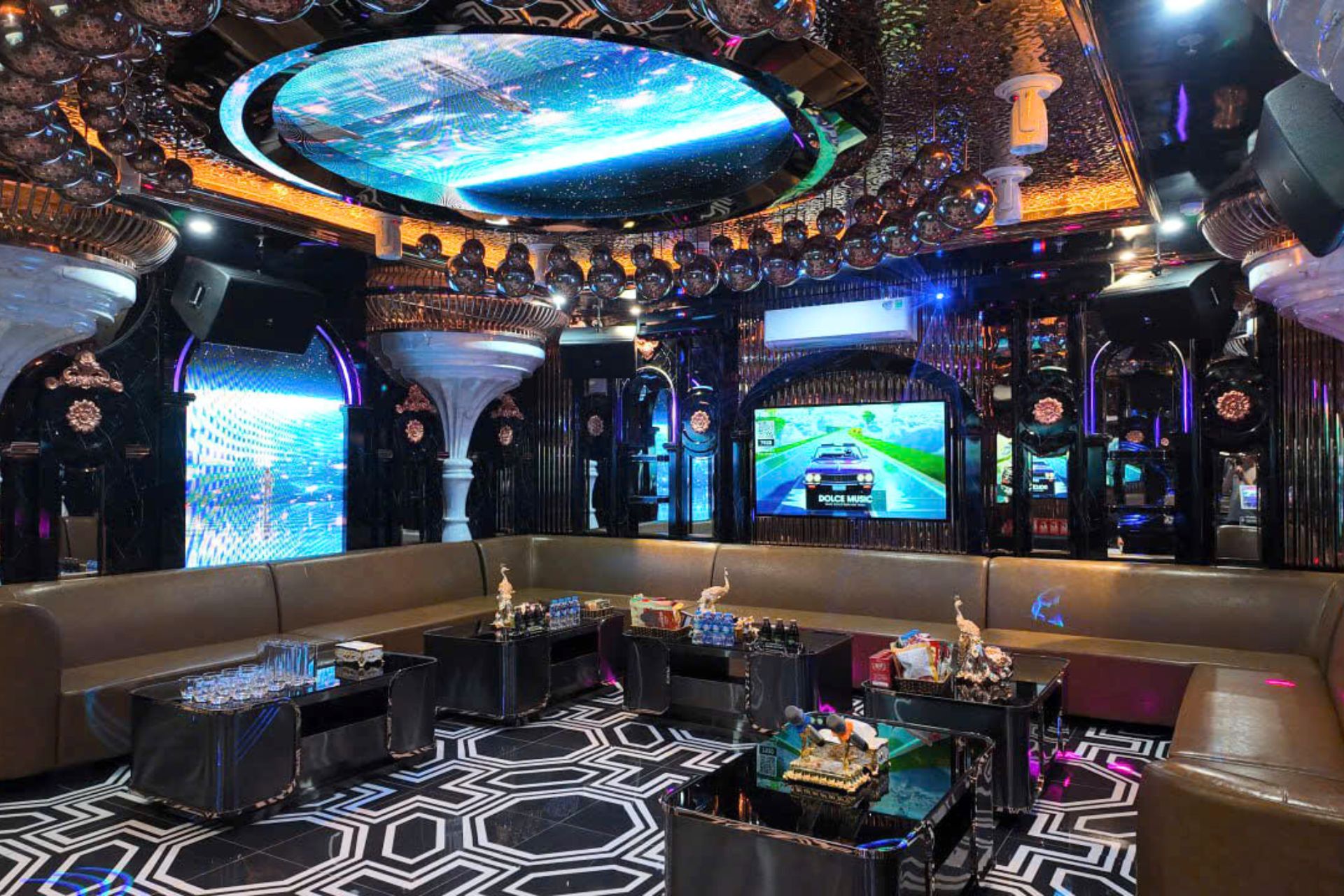 không gian phòng hát tại karaoke Royal Club