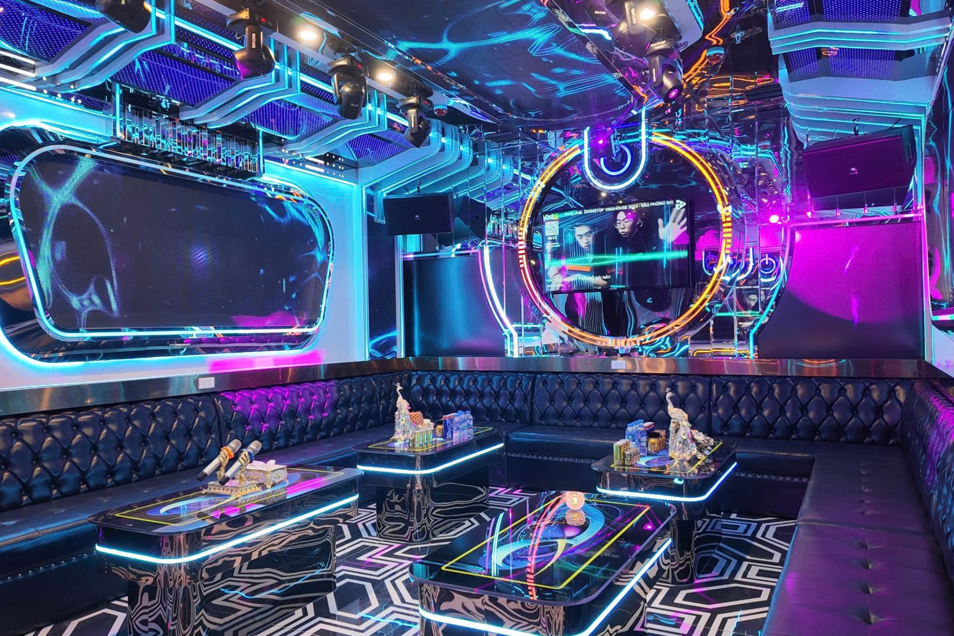 đèn led cao cấp tại karaoke Royal Club