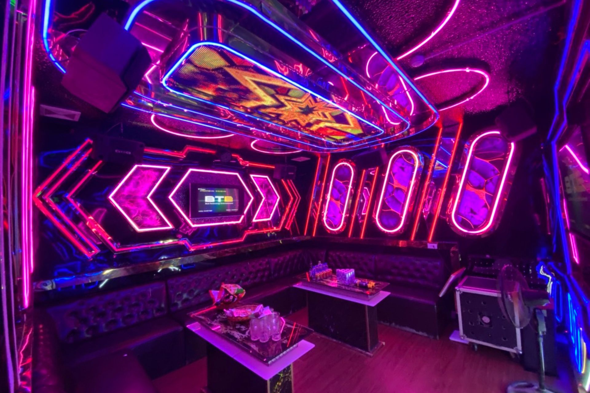 phòng hát tại Karaoke X4