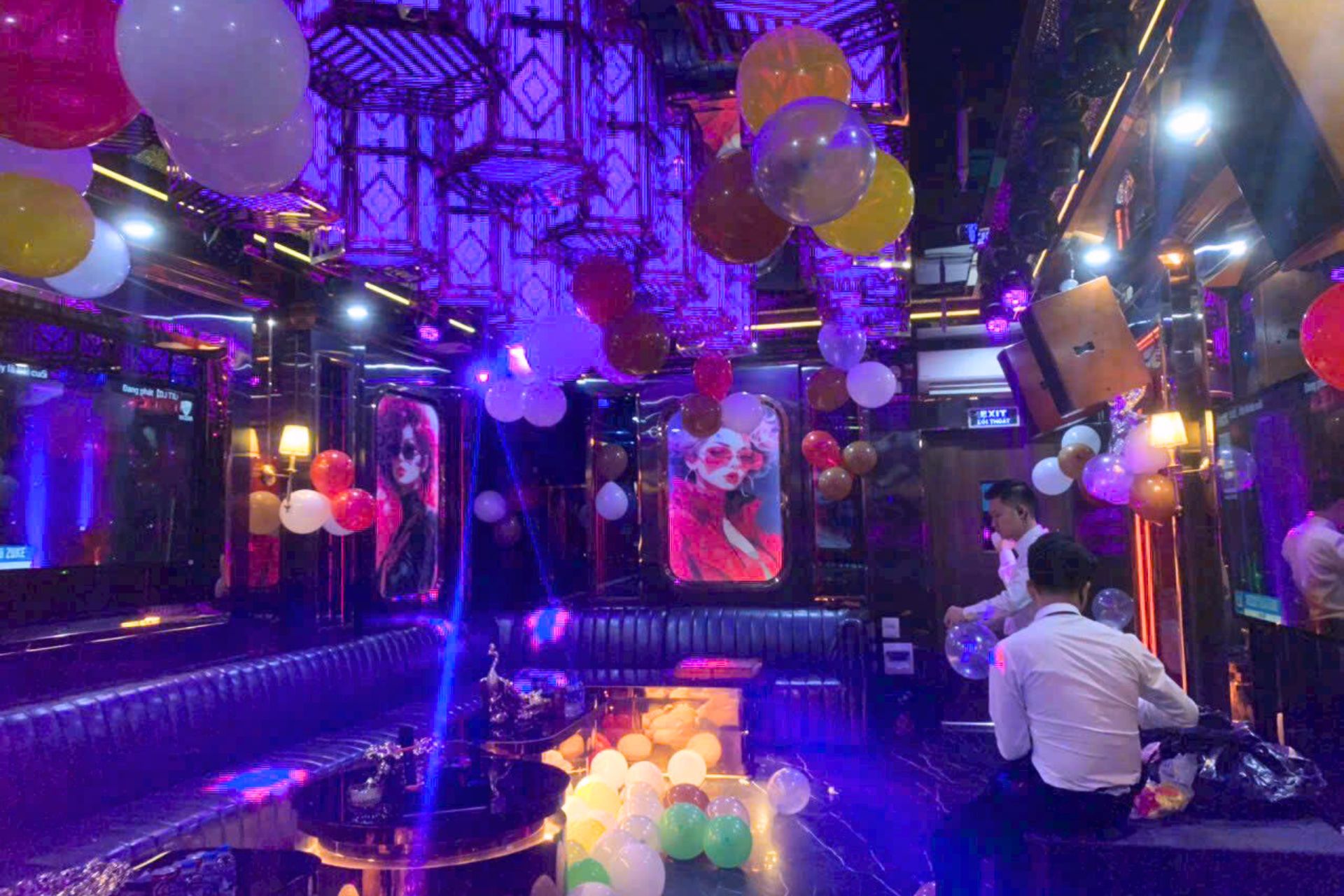 dịch vụ trang trí sinh nhật tại phòng karaoke London