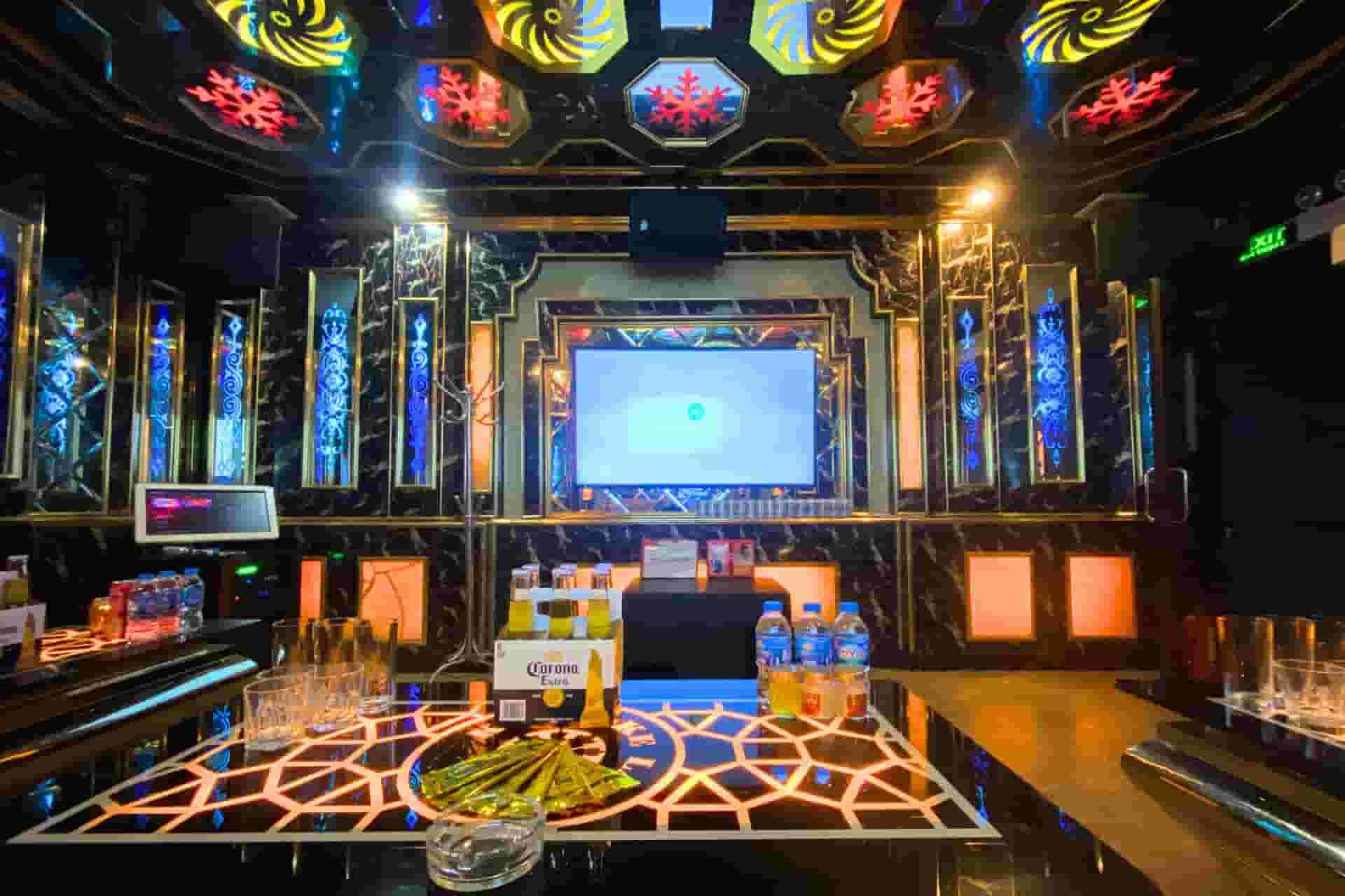 phòng hát tại karaoke LasVegas 143 Quan Hoa