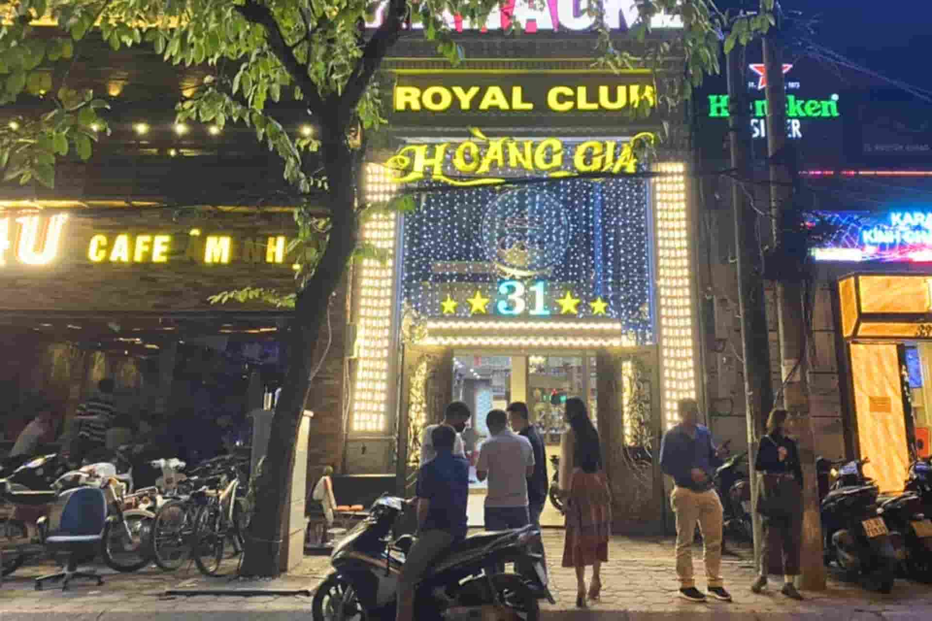mặt tiền của karaoke Royal 31 Nguyễn Khang