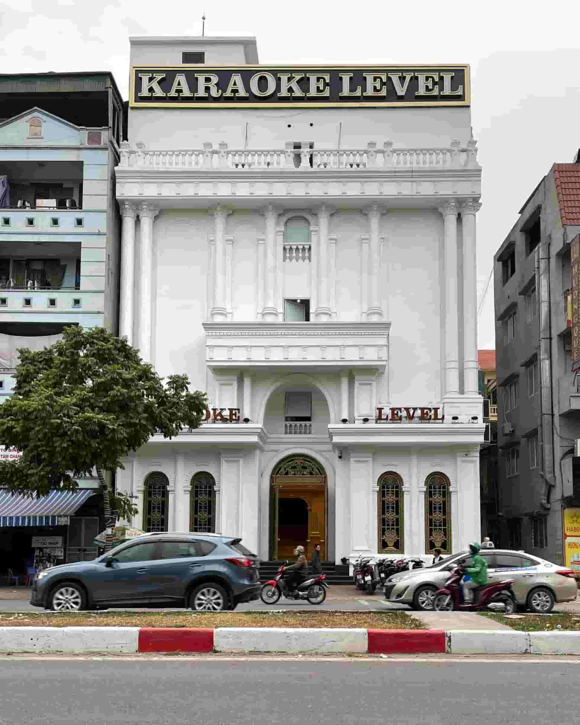 Mặt tiền rộng thoáng tại karaoke Level