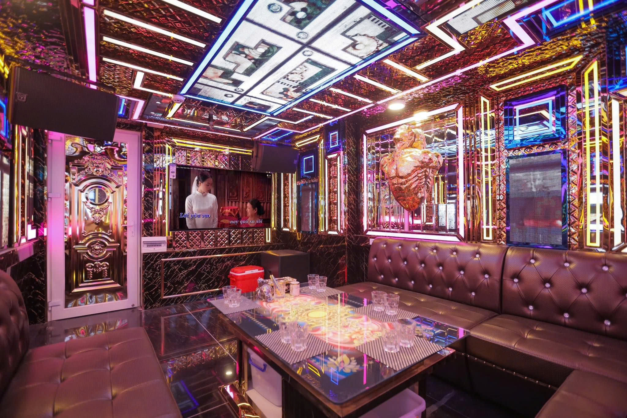 KARAOKE ACE - 135 Đ. Calmette, Phường Nguyễn Thái Bình, Quận 1