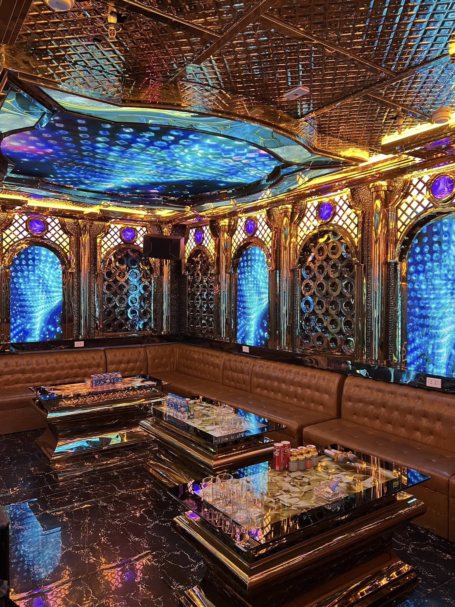 Karaoke Eiffel 33 Nam Đồng