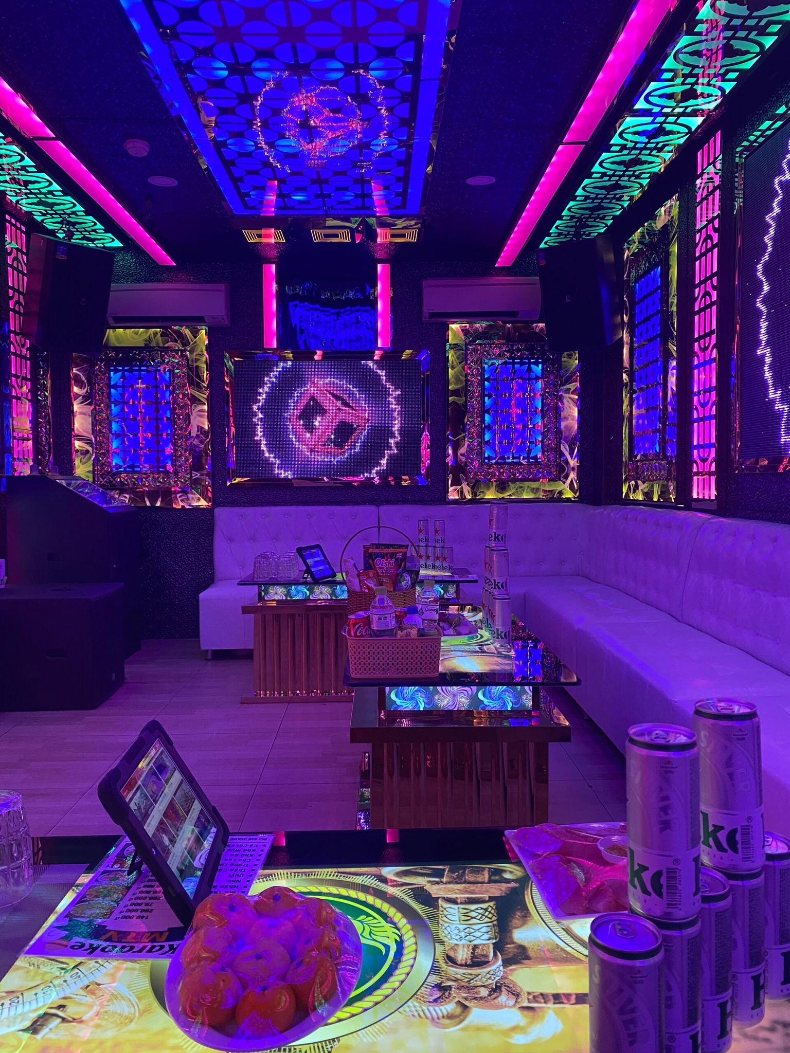 Phòng VIP gia đình 10 người